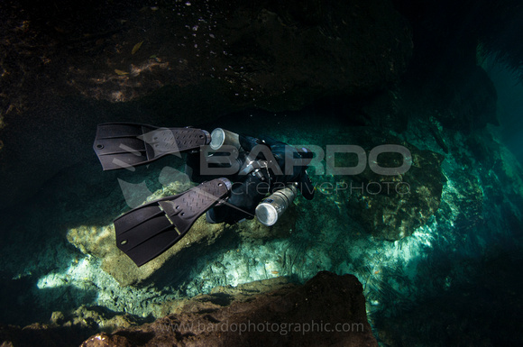 Sidemount divers