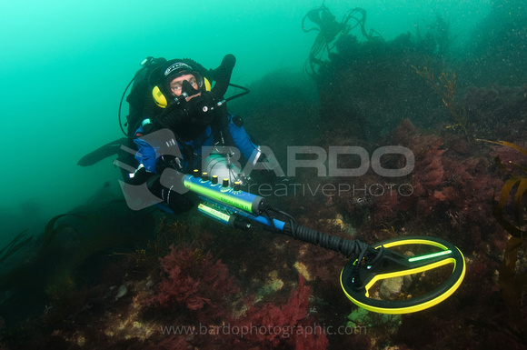 Rebreather diver with metal detector